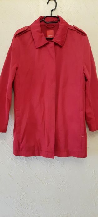 Czerwona kurtka wiosenna