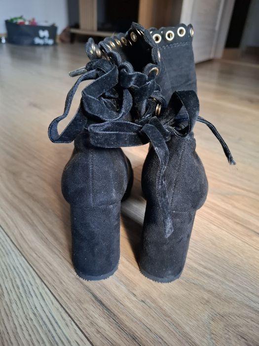 Botki czarne zamszowe 36