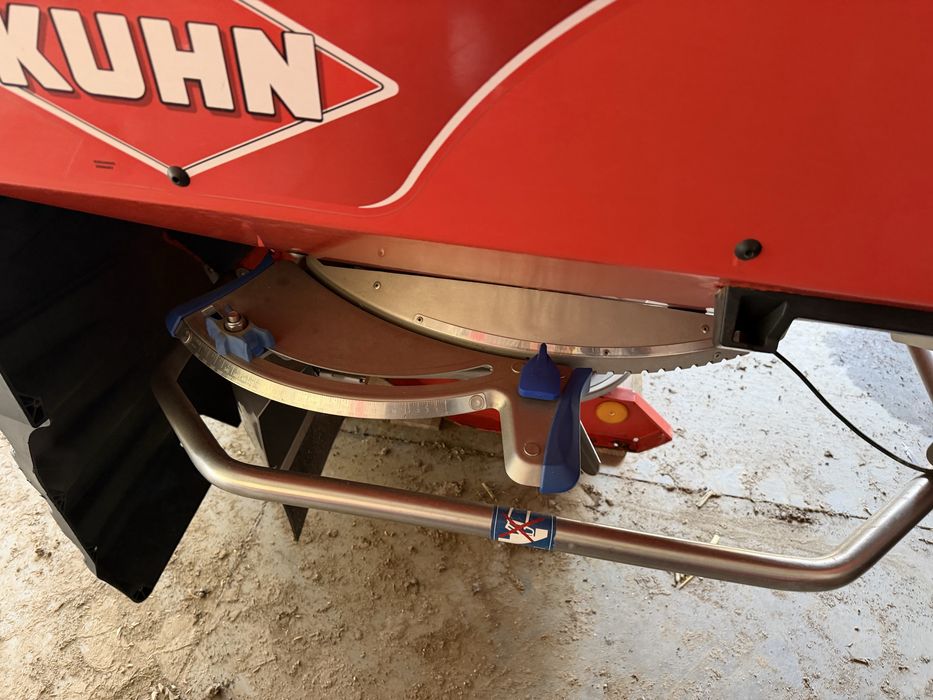 Rozsiewacz Kuhn Axis 50.1 EMC W navi