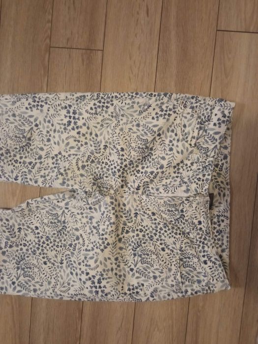 Spodnie damskie białe w niebieski wzór. 42/44