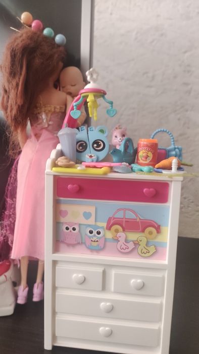 Барбі з новонародженим