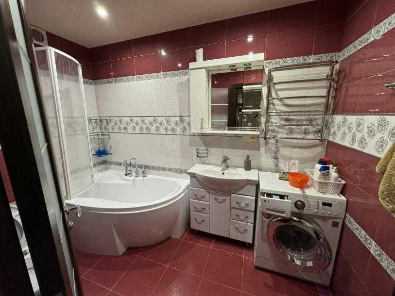 53000$ Квартира 4 кімнати, з ремонтом. Метро Індустріальна.