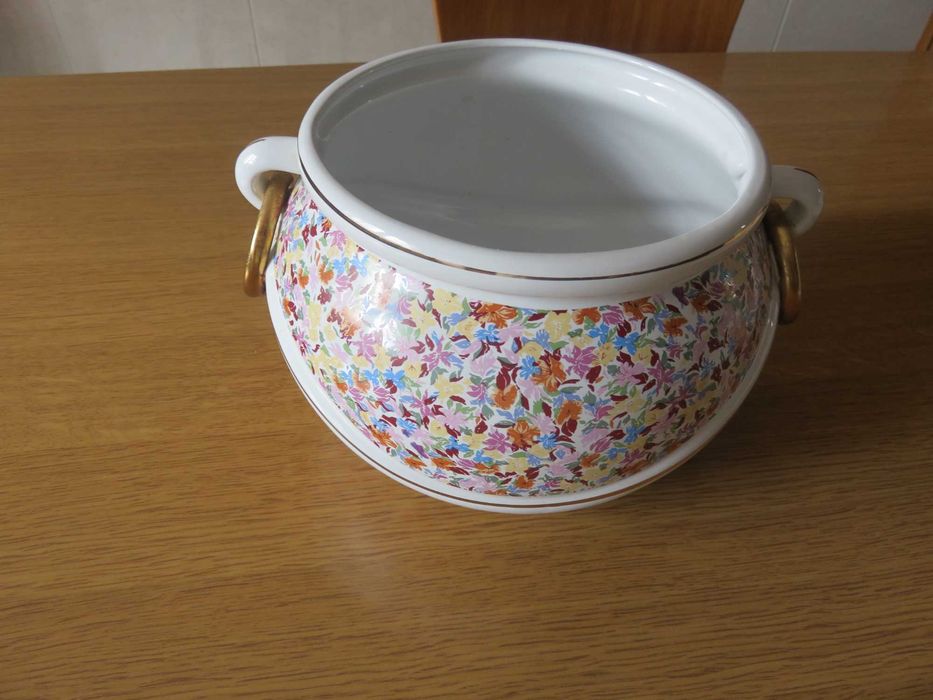 Para flores ou outros em louça vidrada com argolas, peça única