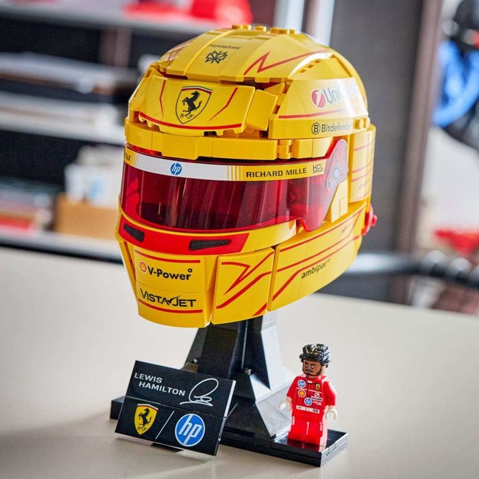 Lego 43022 - Capacete Scuderia Ferrari HP de Lewis Hamilton