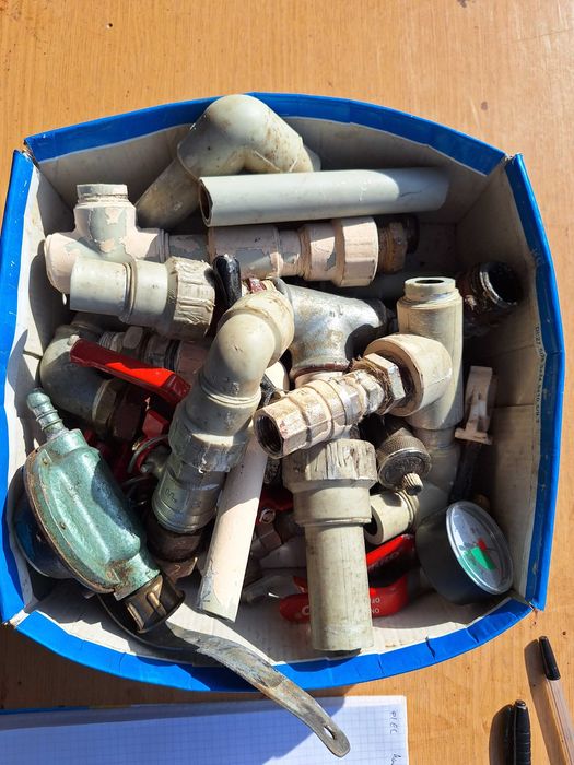 Sprzedam rurki, zawory, itp do CO