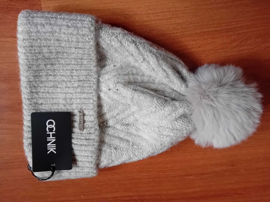 Nowa czapka Ochnik Szara Srebrna nitka Pompon z metką