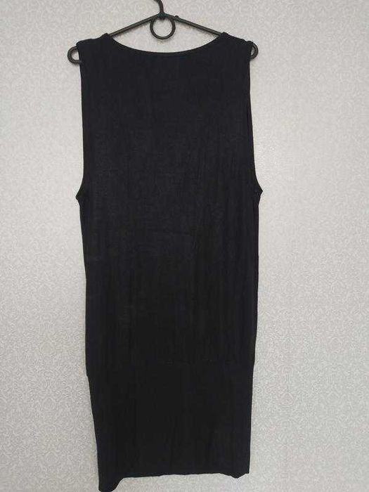 Черное платье Guess