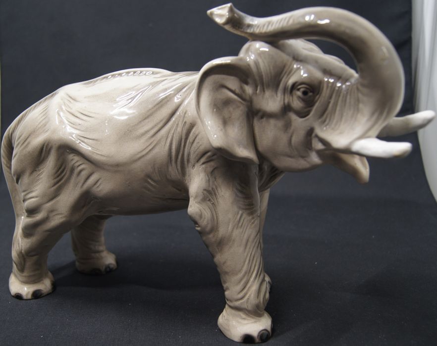 Porcelanowy słoń Sitzendorf duży