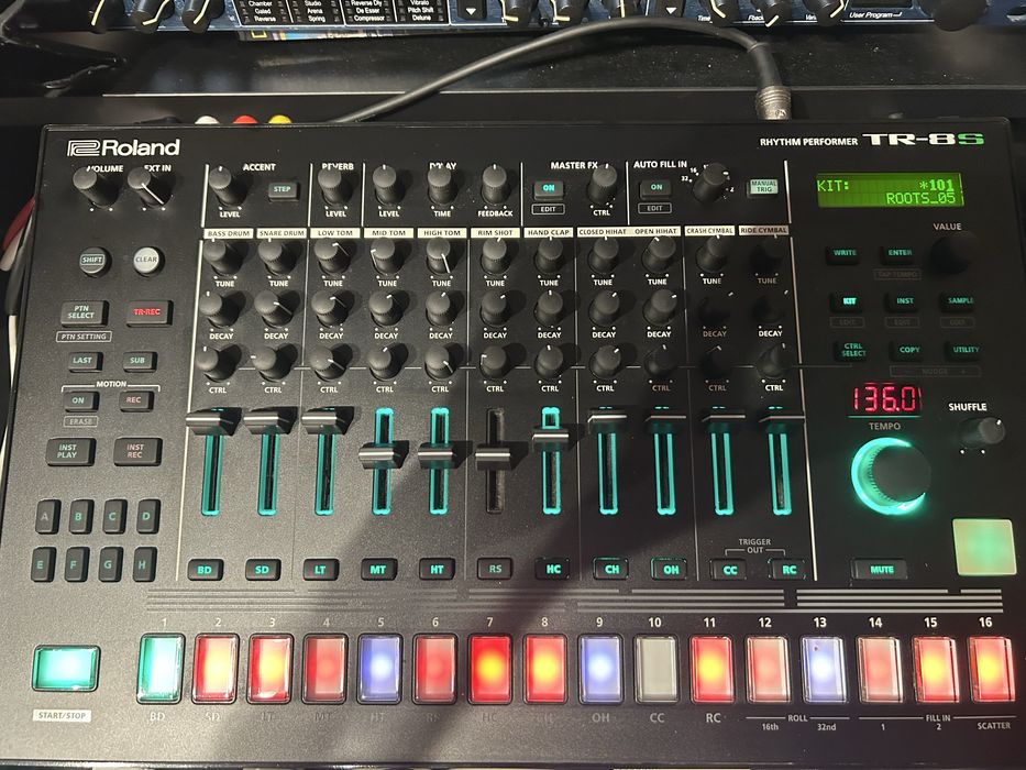 Roland tr8 -s com desksaver