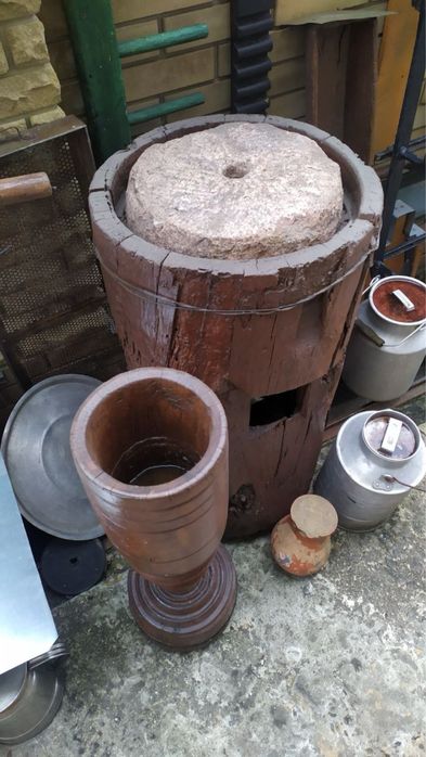 В продаже жорна старинные