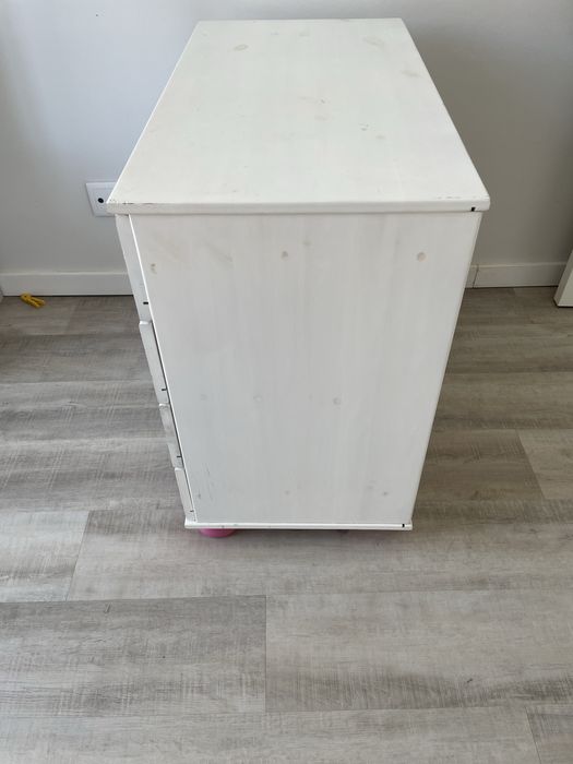 Comoda de madeira para criança