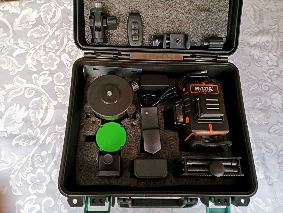 Poziomica laserowa HILDA 4D 16 linii 360 + 2x akumulator, walizka