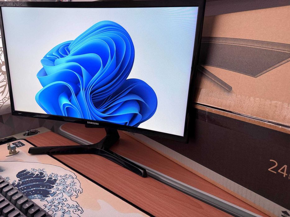 Вигнутий монітор Samsung CF396 24 Curved VA, FreeSync — відмінний стан