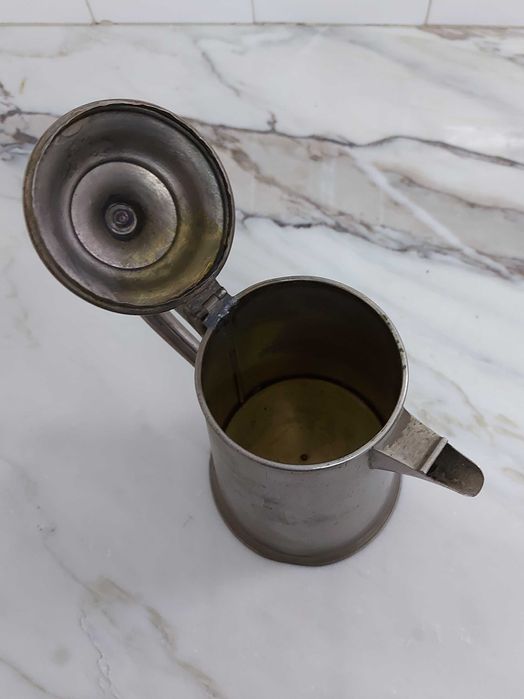 Cafeteira antiga em casquinha