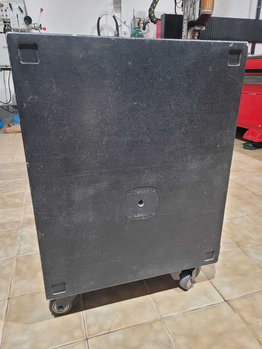 QSC - KS 212c subwoofer amplificado