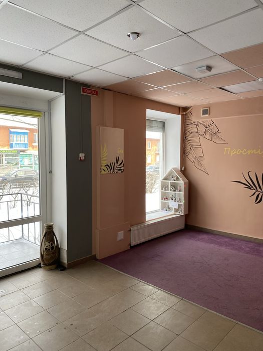 Оренда. Суборенда з фасадним вікном для реклами.