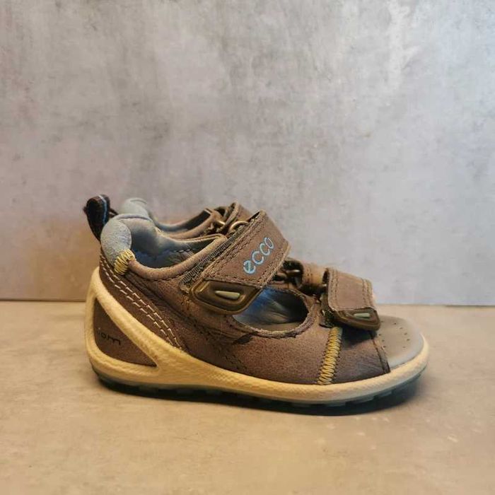 19 Ecco Biom Sandałki