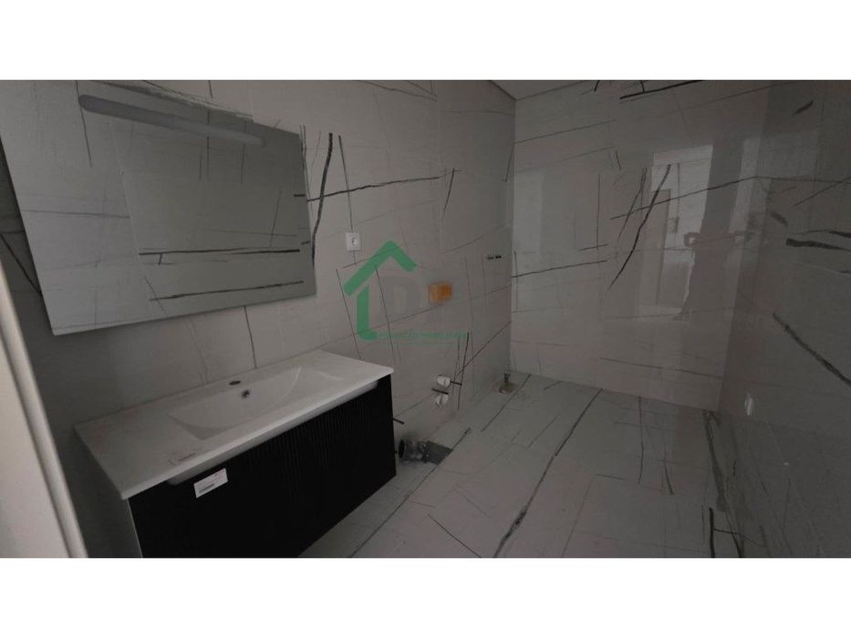T1 Novo - condomínio c/piscina!