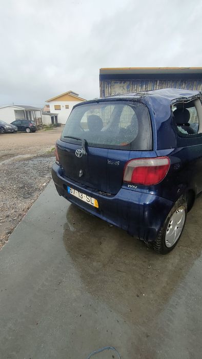 Vendo Toyota Yaris acidentado