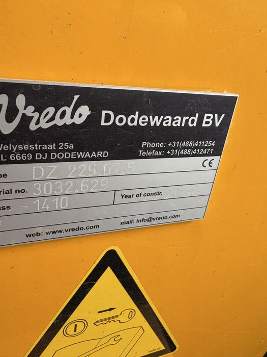 Siewnik do podsiewu traw vredo