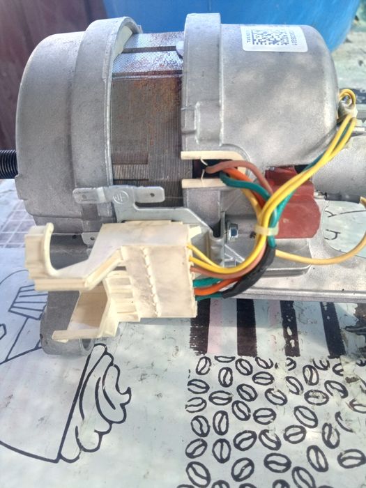 Двигун стиральної машини  zanussi,та модуль(плата) керування