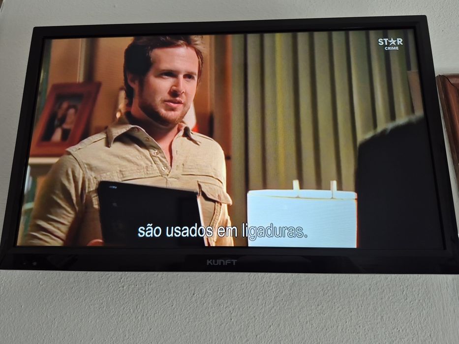 TV Led Kunft 22"(58cm) - com suporte de parede