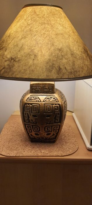 Sprzedam lampę stołową.