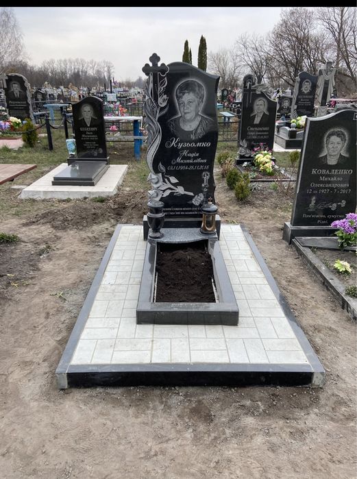 Пам‘ятники, гранітні вироби, бетонна плитка в Яготині