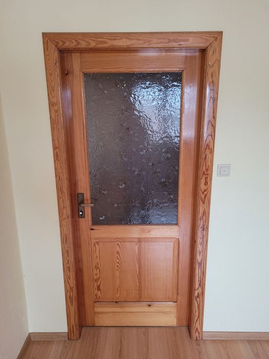 Drzwi drewniane wewnętrzne z ościeżnicą prawe