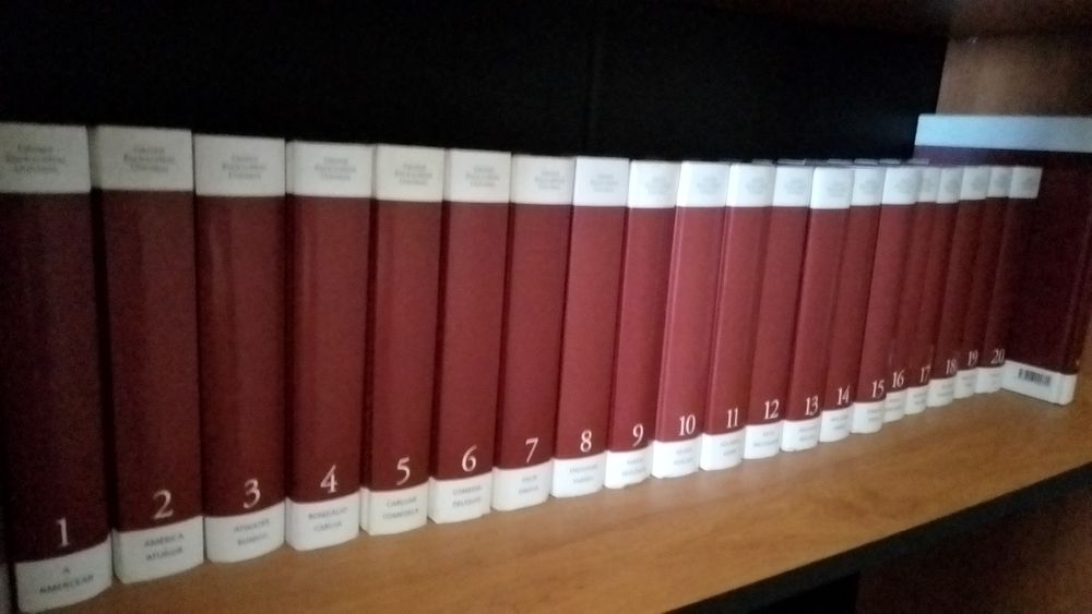 21 volumes Grande Enciclopédia Universal