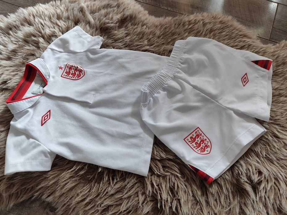 Balo czerwony komplet bluzka + spodenki r.74