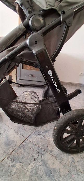 Carinho de bebé com rede e impermeável