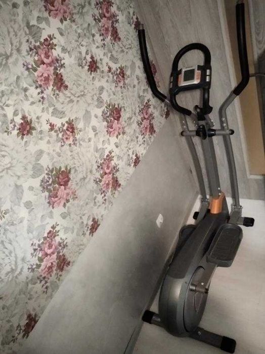 Орбітрек, еліптичний тренажер Sportop E850P