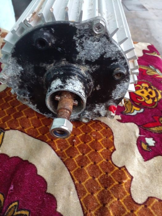 Електродвигатєль.