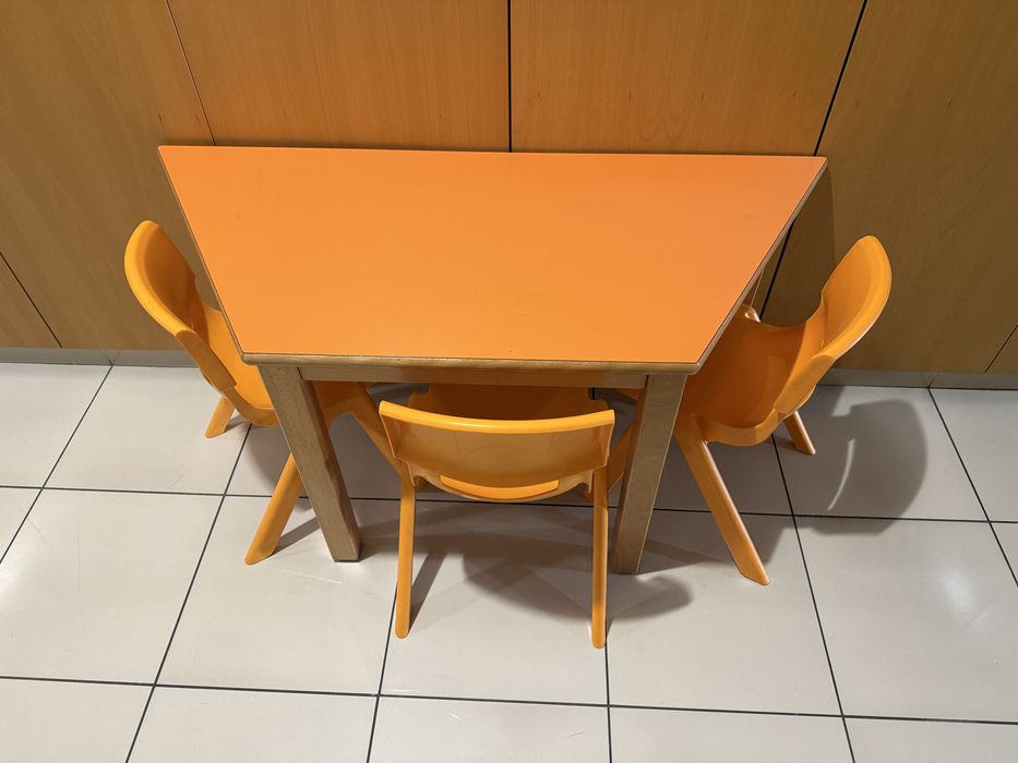 Conjunto de mesa com 3 cadeiras