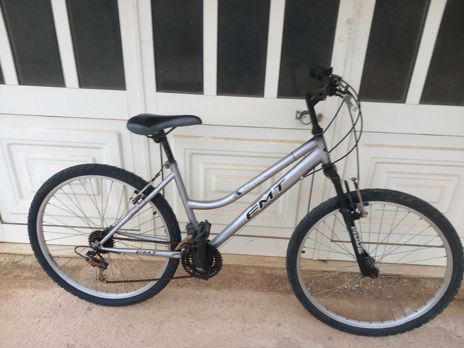 Bicicleta usada mas em bom estado roda 26 é só montar nela e andar