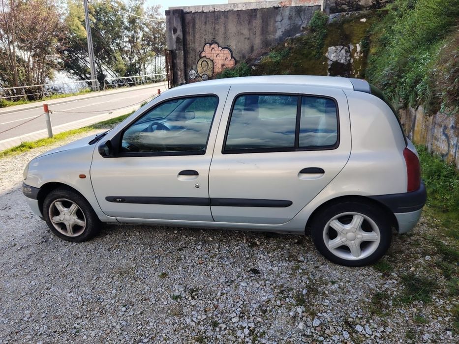 Vendo um Renault Clio