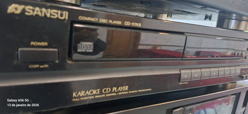 Toca CD sansui bem estimado