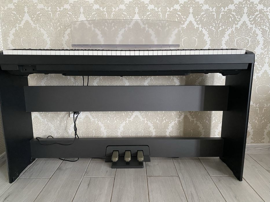 Yamaha P-85 Digital Piano