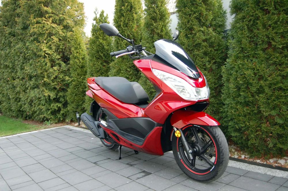 Honda PCX Honda PCX 125 2018 VAT 23% ładny 2l/100km LED rej PL transport piękny