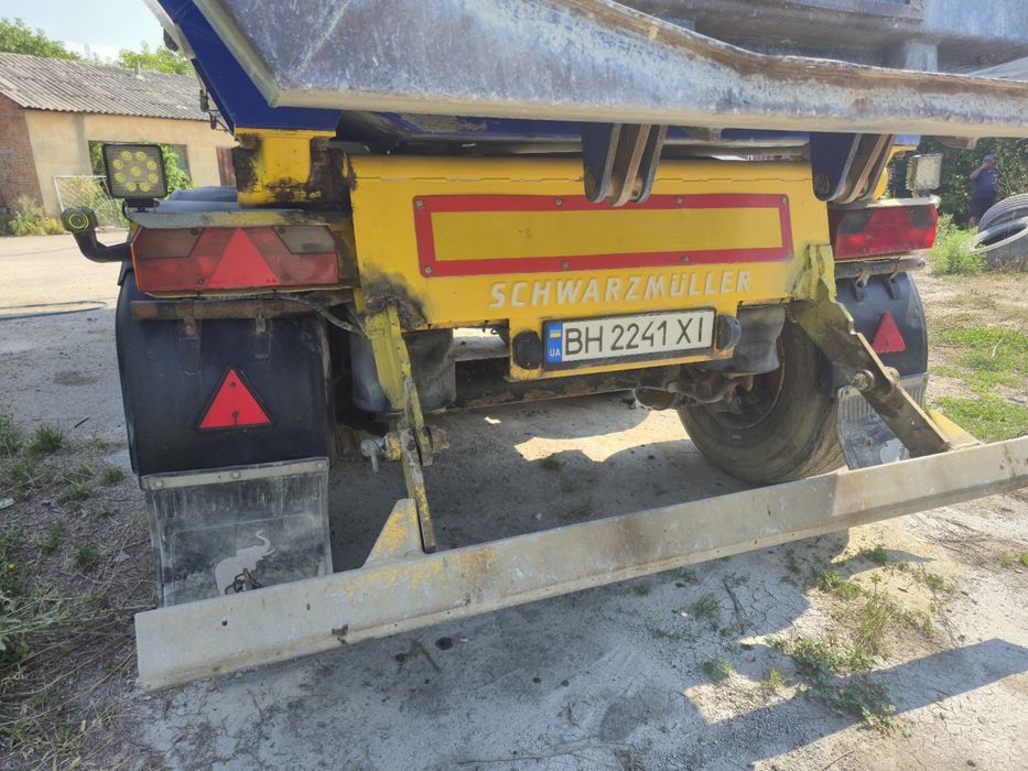 Schwarzmuller HKS 2004 напівпричіп