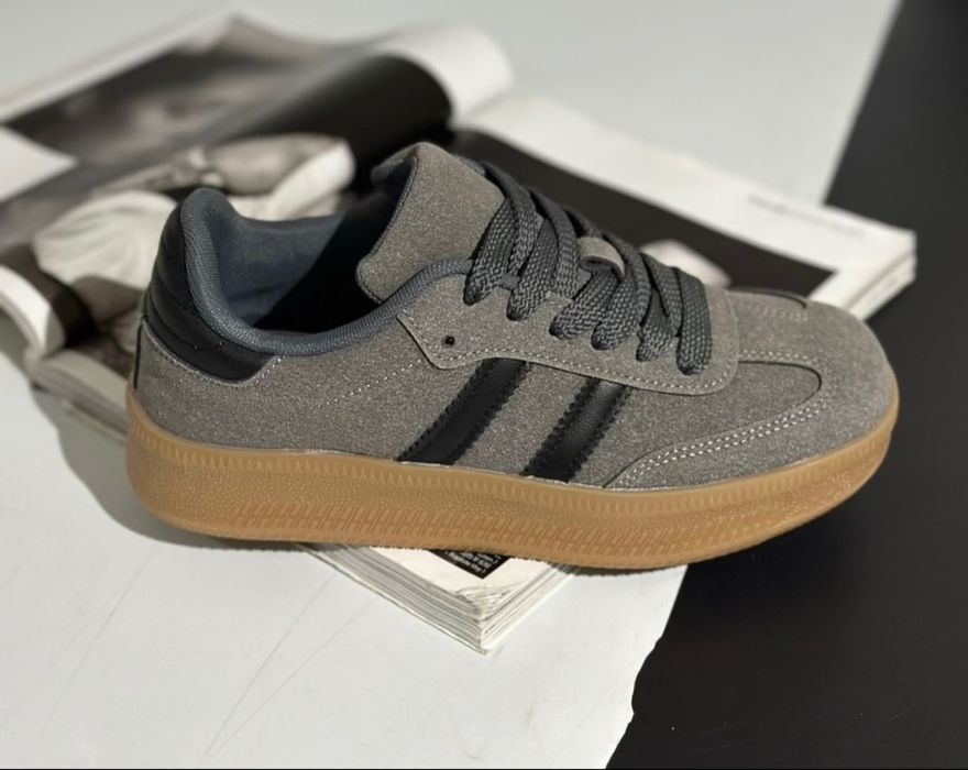 Взуття унісекс 36-41р . Класний варіант для школи