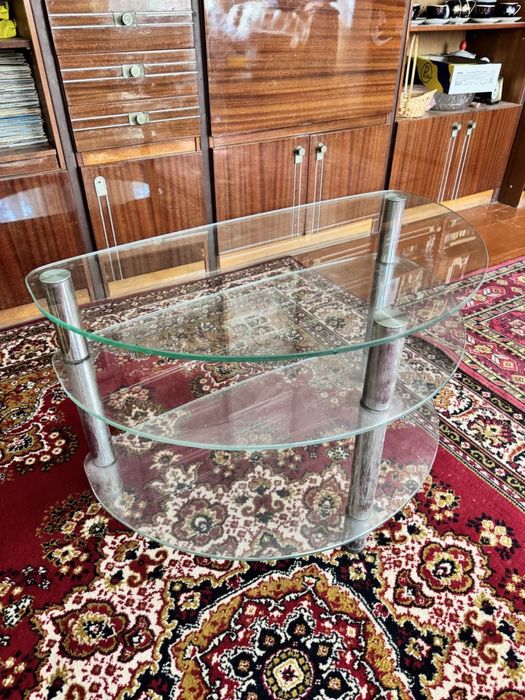 Скляна тумбочка під телевізор