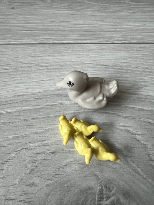 Kinder niespodzianka figurki kaczka i małe kaczątka