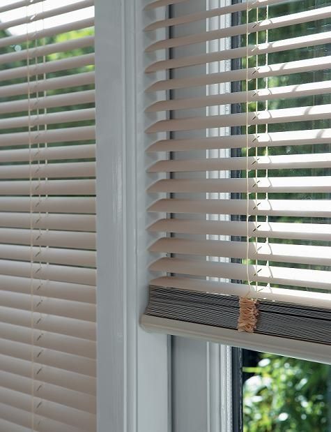 Жалюзі білі, кольорові, горизонтальні алюмінієві