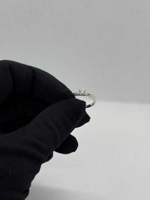 каблучка з діамантами