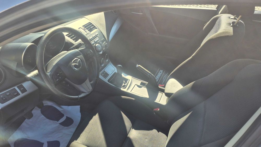Mazda 3  1.6 benzyna bezwypadkowy super stan