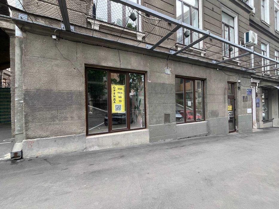 Оренда 132.6 м2 / 1 поверх/ Центр / м. 'Майдан Конституції' 500 м