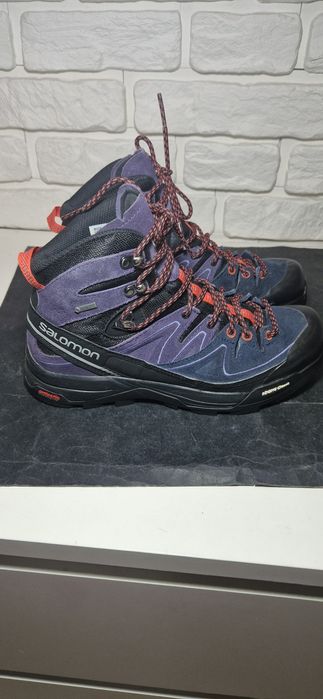 Salomon  38 2/3.        .