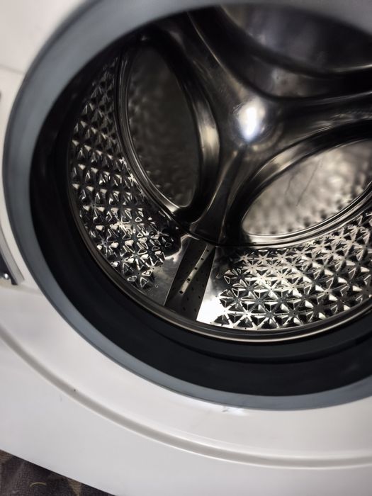 Máquina de lavar Hisense com 4 anos